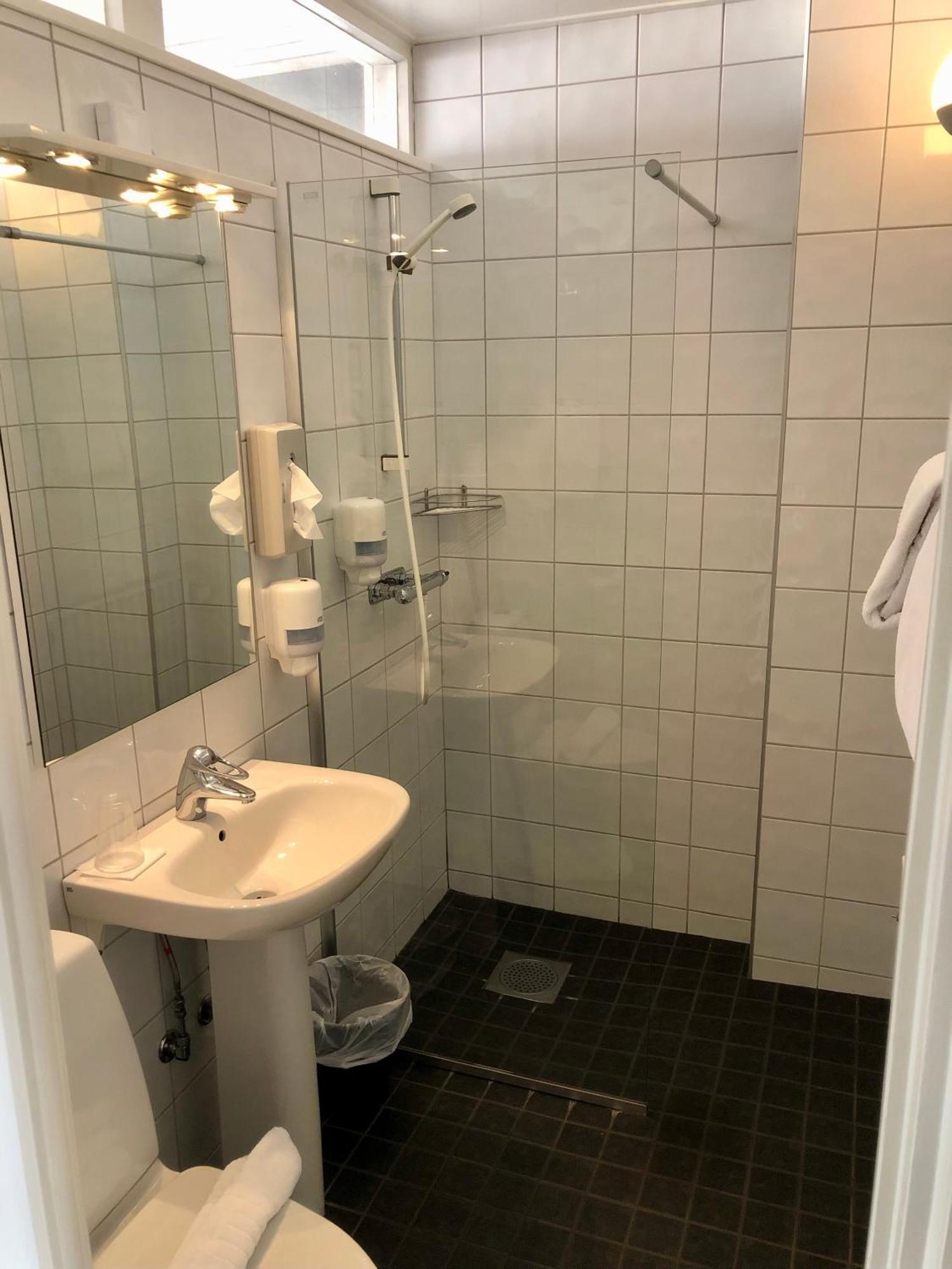 Vaetterleden Hotell & Restaurang Гренна Экстерьер фото